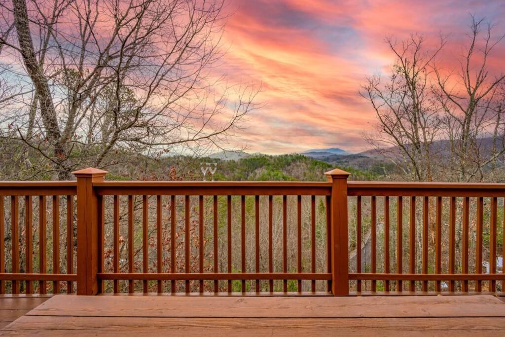 Over The Mountain - Smoky Mountain View Cabin 塞维尔维尔 外观 照片
